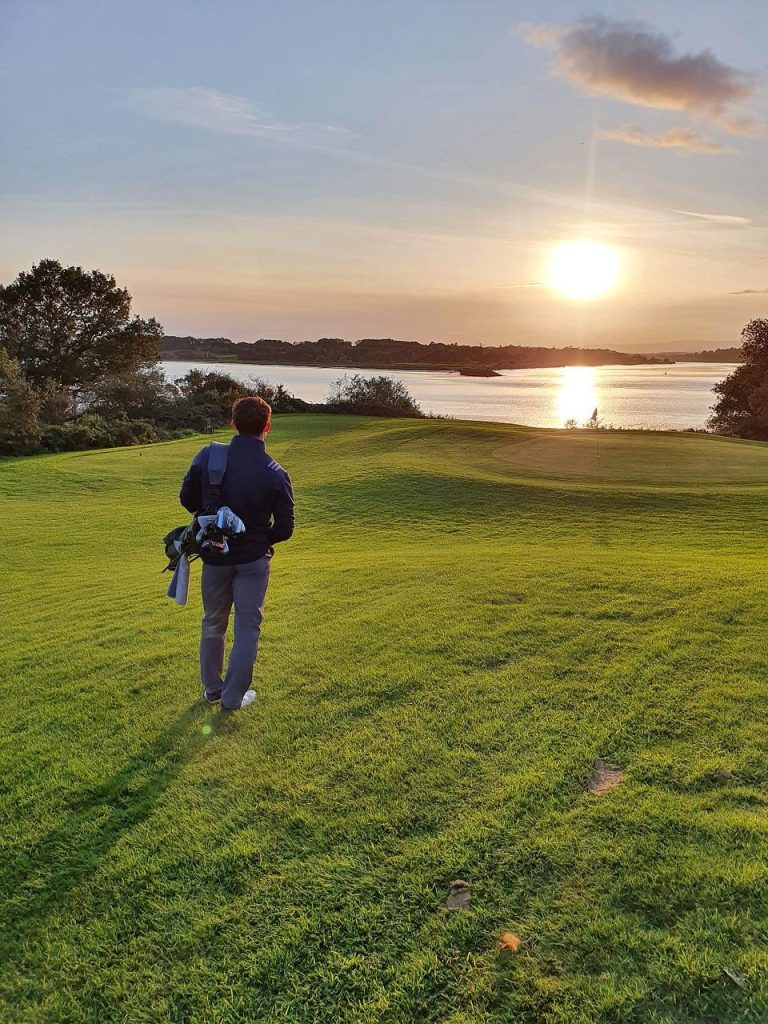 Qu’écrivent les golfeurs dans leur carnet de notes ?